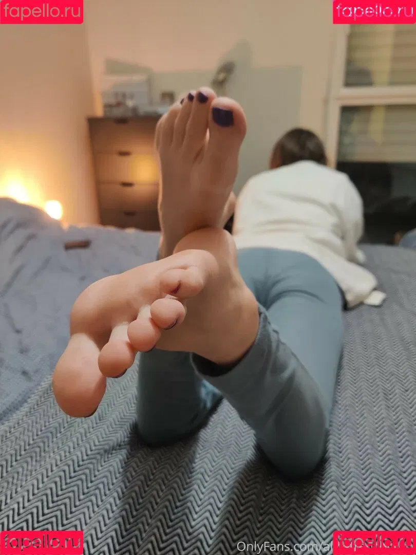 alicefrenchfeet Onlyfans Photo Gallery 