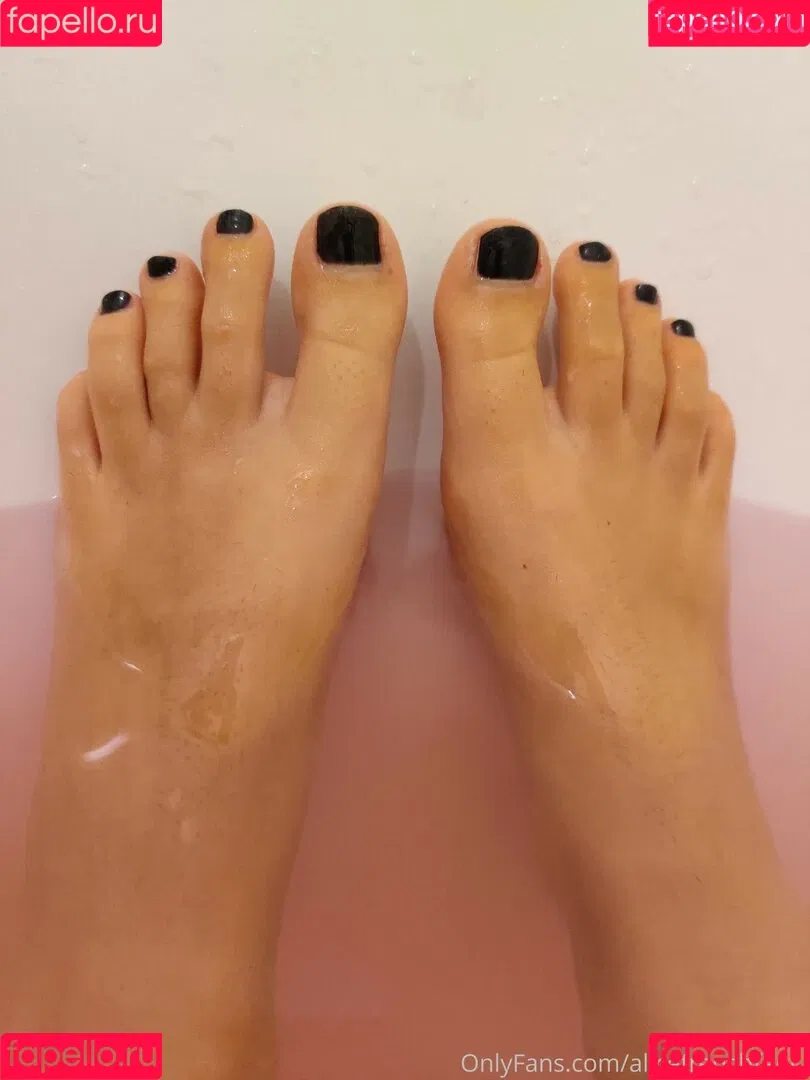 alicefrenchfeet Onlyfans Photo Gallery 