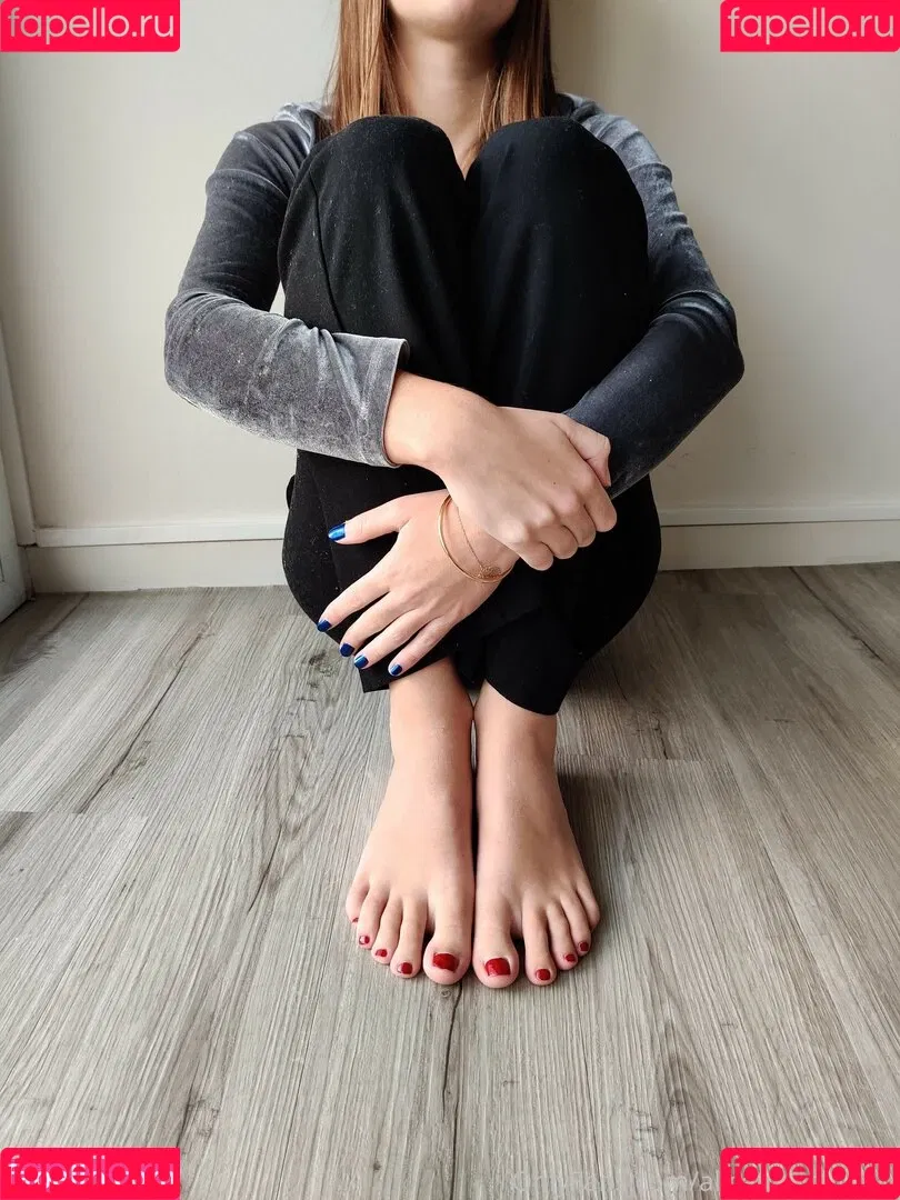 alicefrenchfeet Onlyfans Photo Gallery 