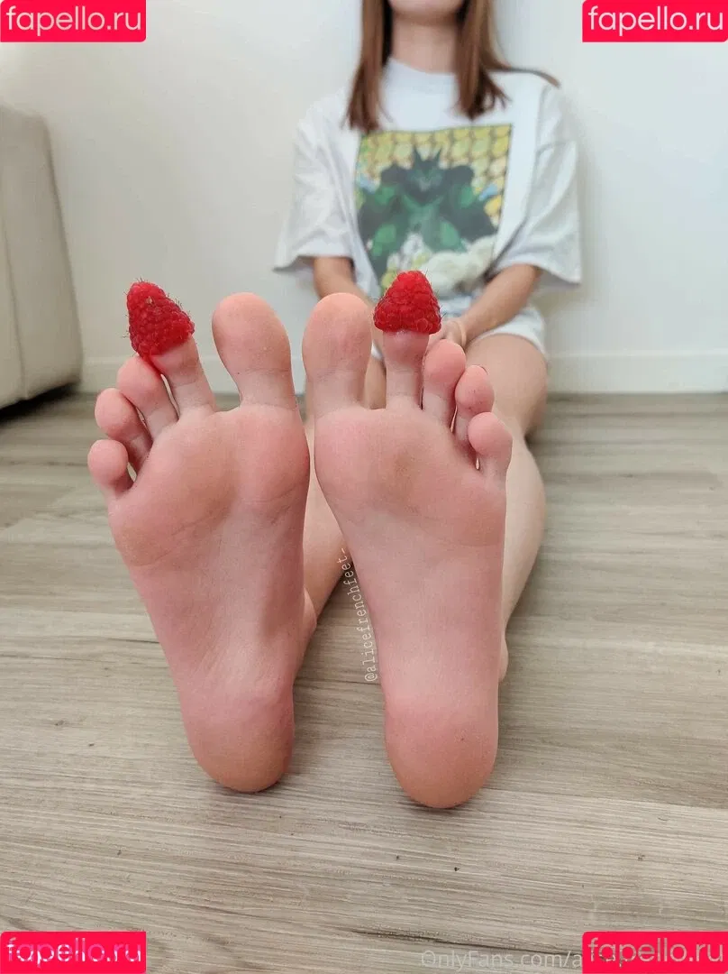alicefrenchfeet Onlyfans Photo Gallery 