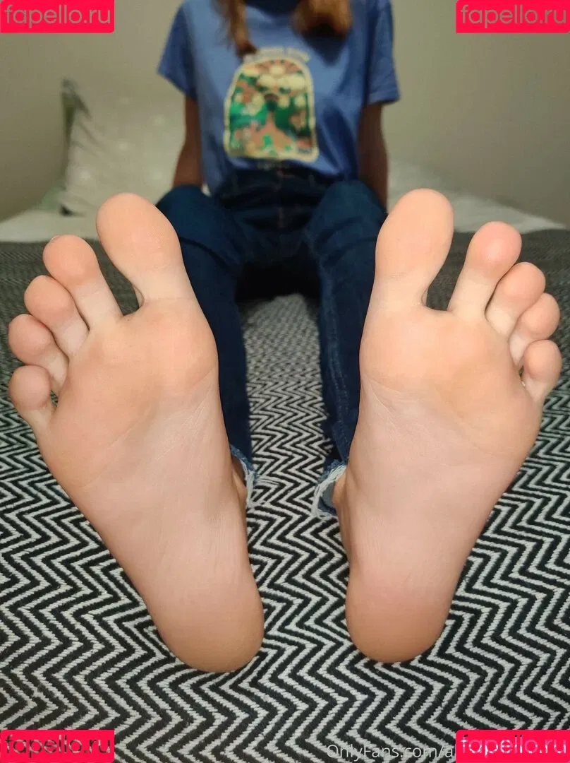 alicefrenchfeet Onlyfans Photo Gallery 