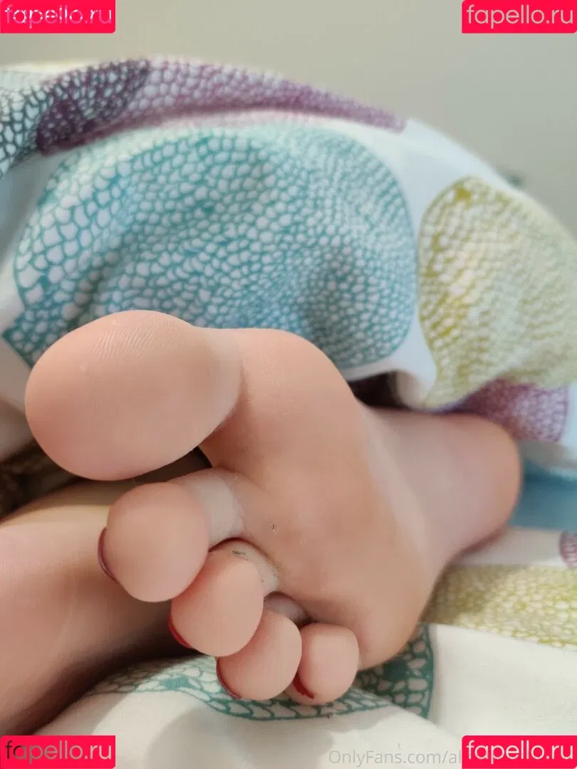 alicefrenchfeet Onlyfans Photo Gallery 