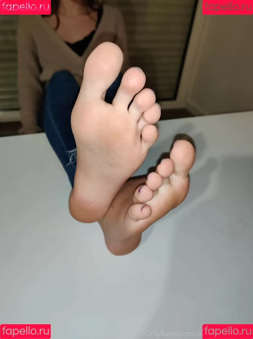 alicefrenchfeet Onlyfans Photo Gallery 