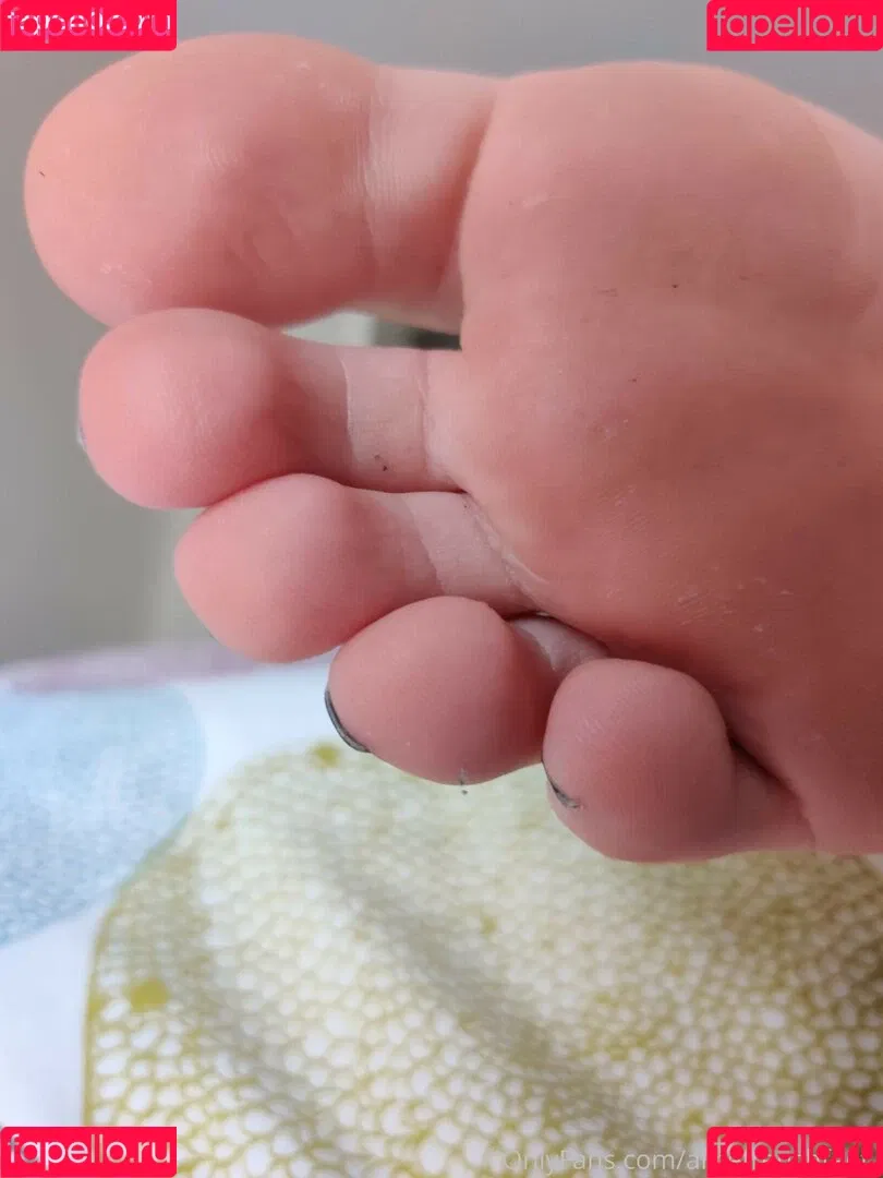 alicefrenchfeet Onlyfans Photo Gallery 