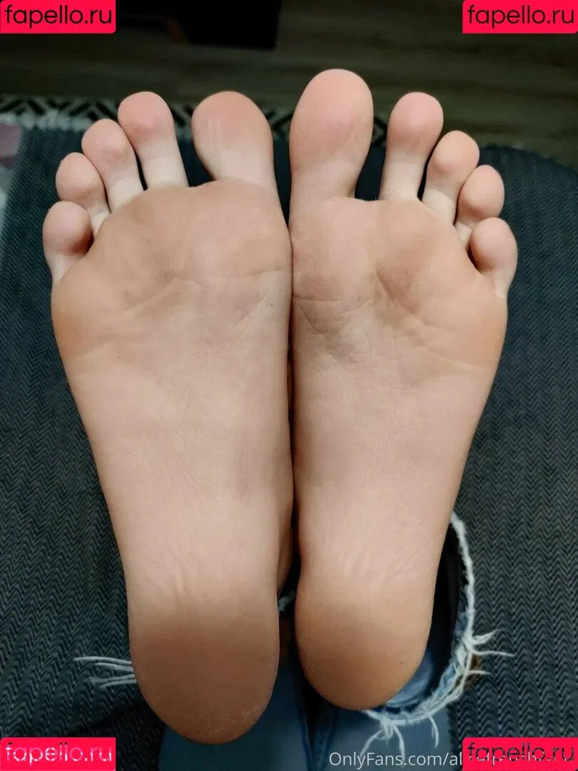 alicefrenchfeet Onlyfans Photo Gallery 
