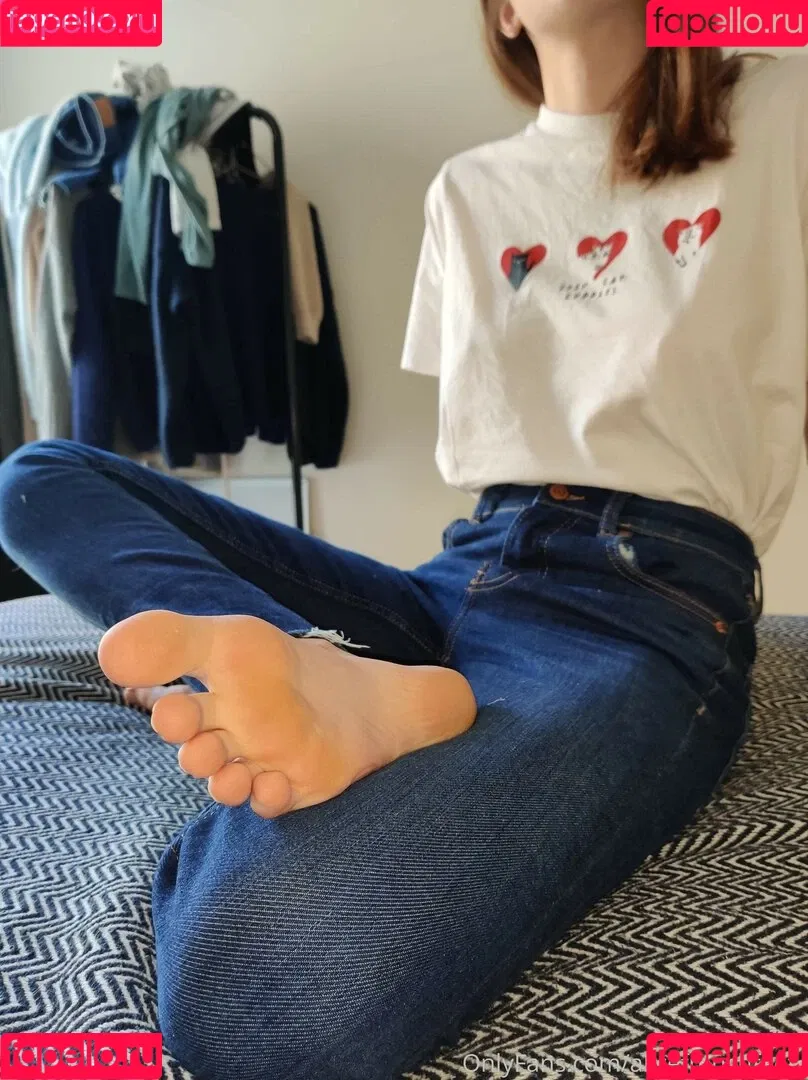 alicefrenchfeet Onlyfans Photo Gallery 