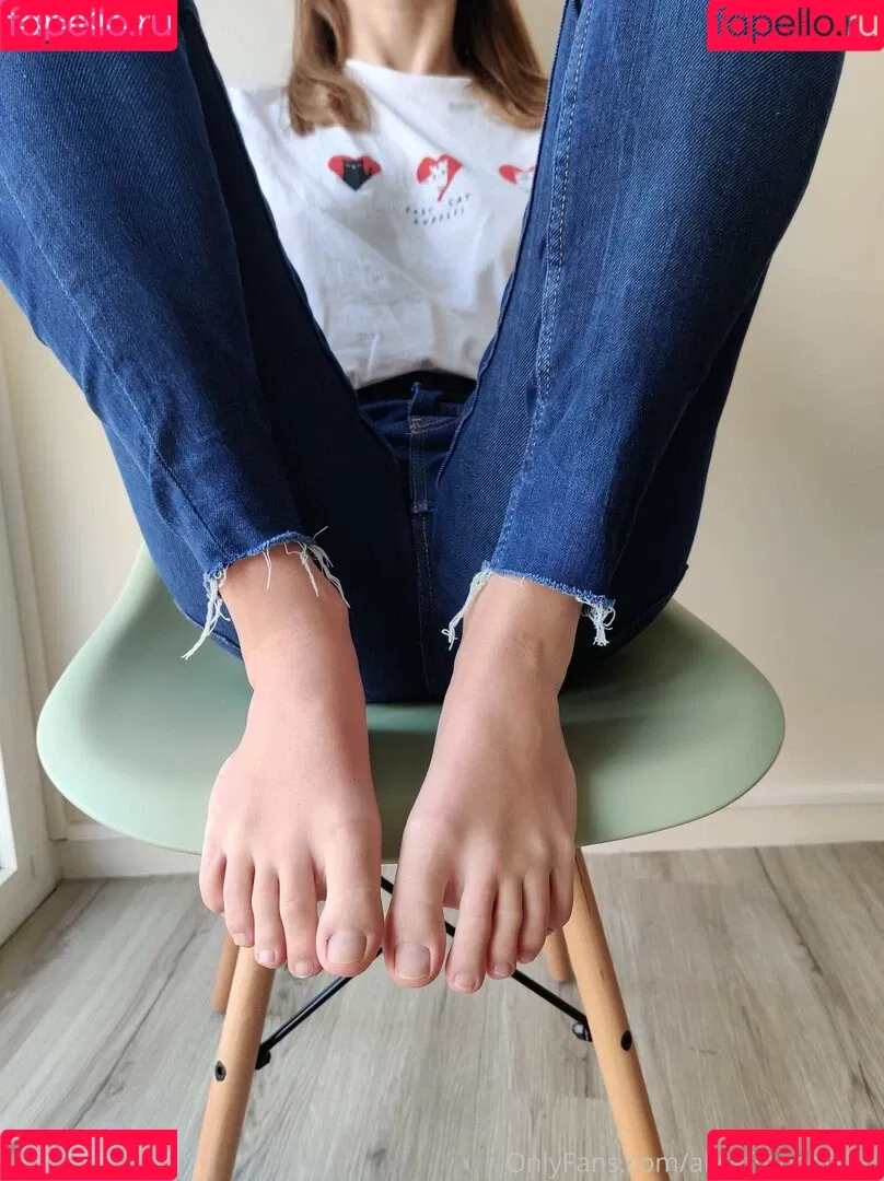 alicefrenchfeet Onlyfans Photo Gallery 