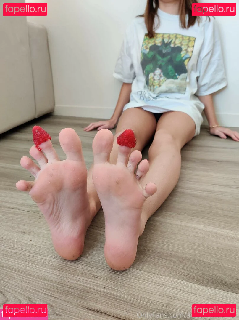 alicefrenchfeet Onlyfans Photo Gallery 