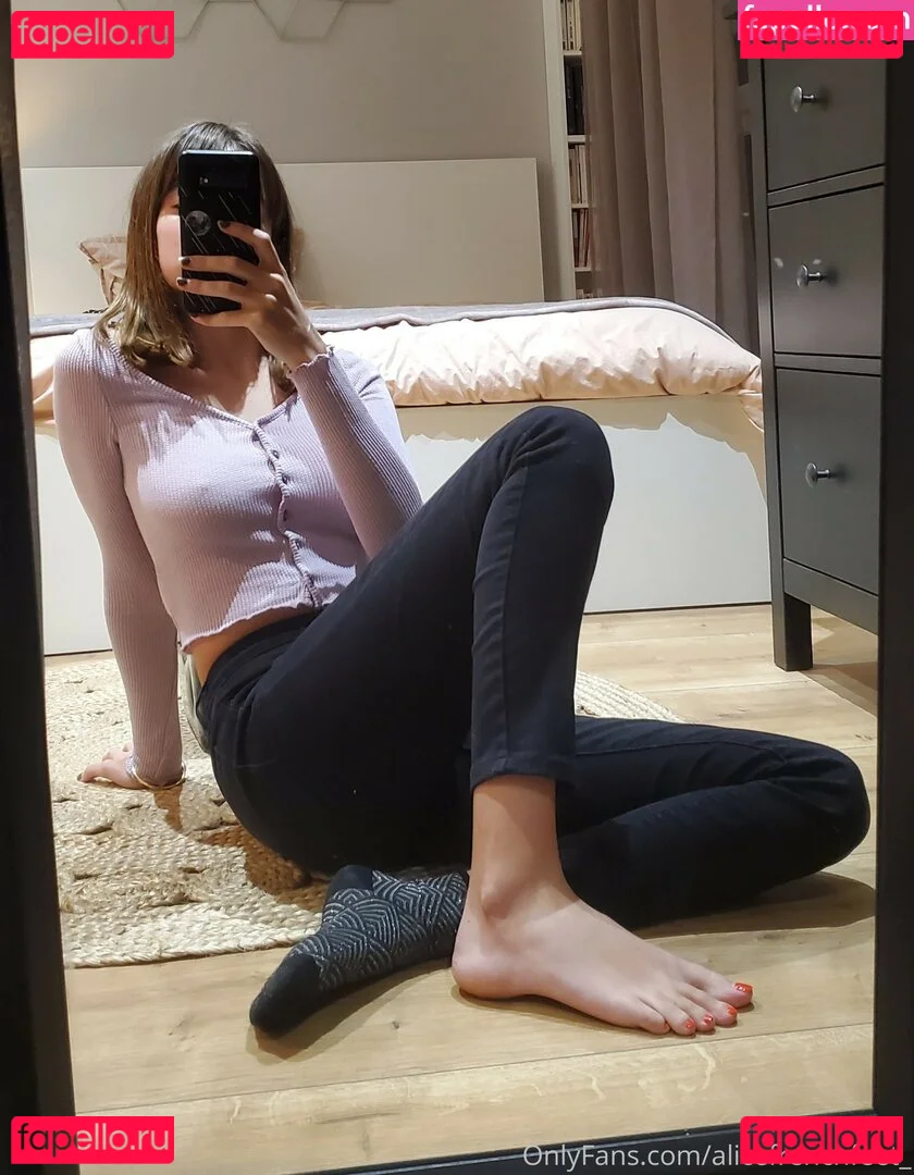 alicefrenchfeet Onlyfans Photo Gallery 