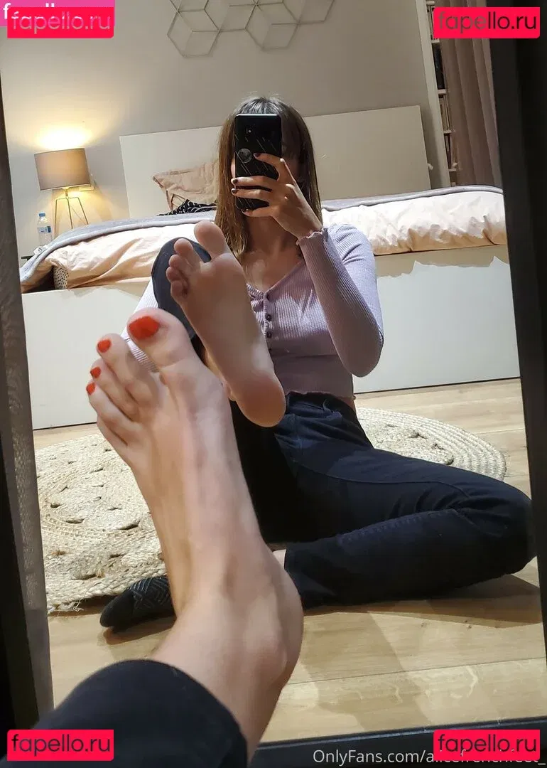 alicefrenchfeet Onlyfans Photo Gallery 