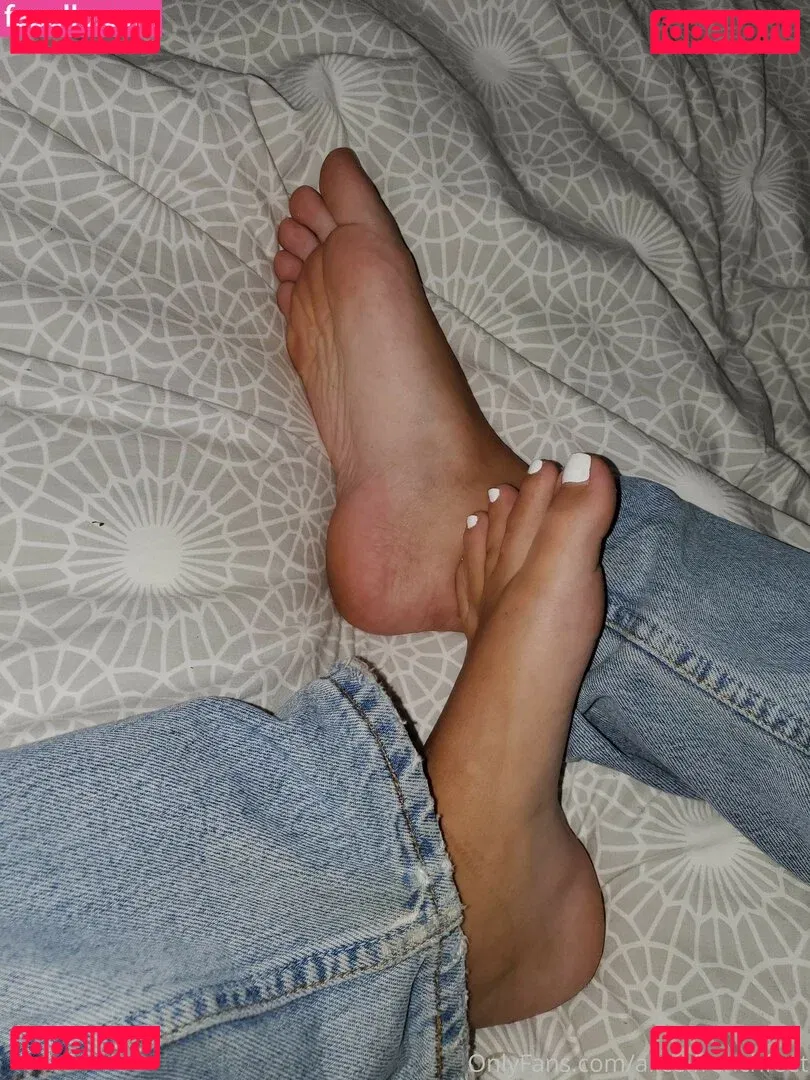 alicefrenchfeet Onlyfans Photo Gallery 