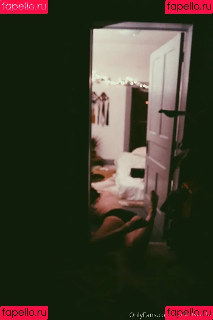 pageofscrolls Onlyfans Photo Gallery 