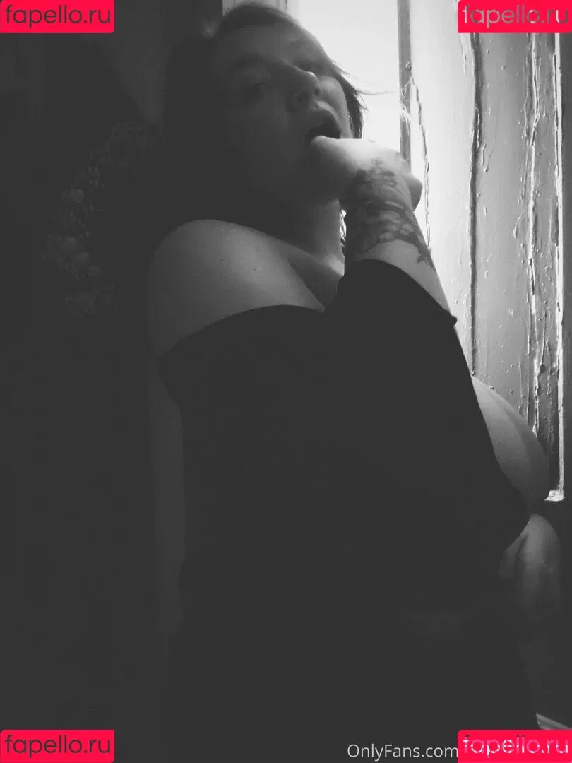pageofscrolls Onlyfans Photo Gallery 