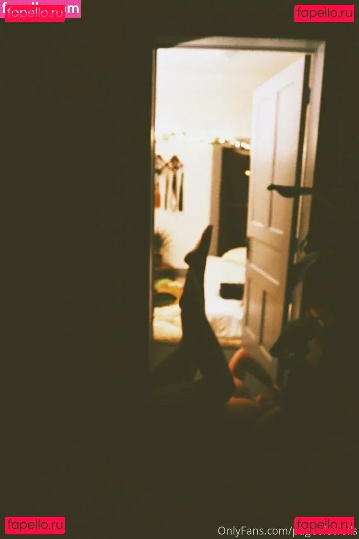 pageofscrolls Onlyfans Photo Gallery 