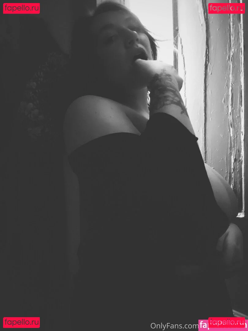 pageofscrolls Onlyfans Photo Gallery 