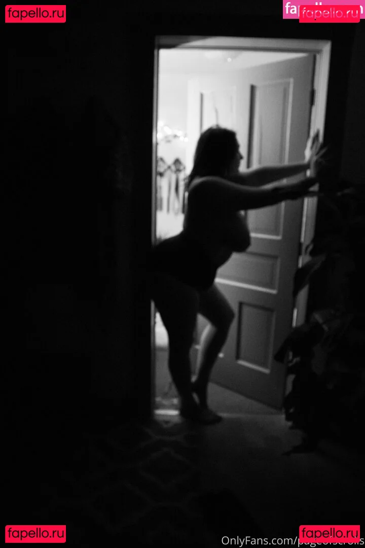 pageofscrolls Onlyfans Photo Gallery 