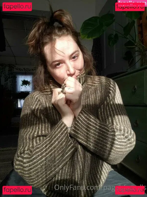 pageofscrolls Onlyfans Photo Gallery 