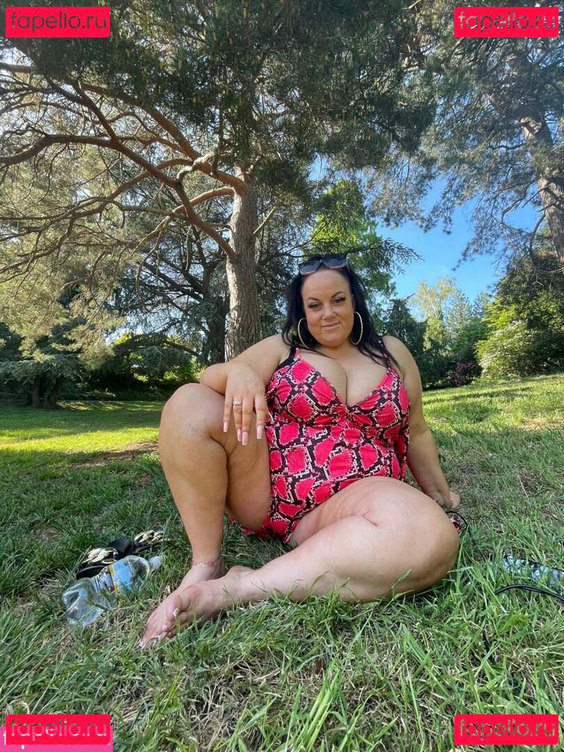 STEP-MOM J Nude Onlyfans Photo 24