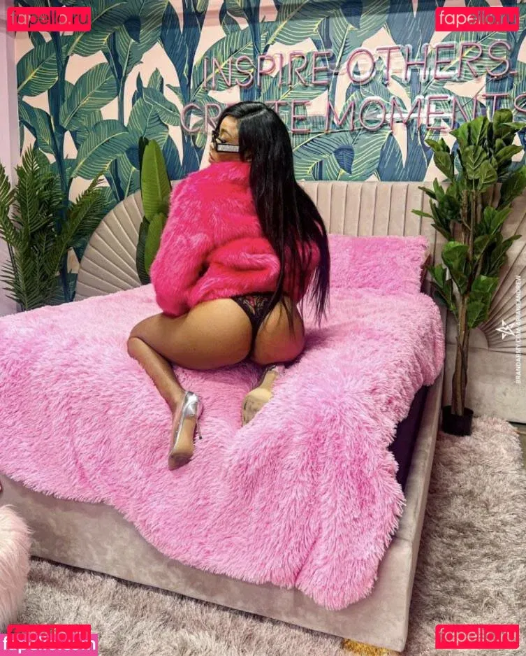 Ariane Andrew Onlyfans Photo Gallery 