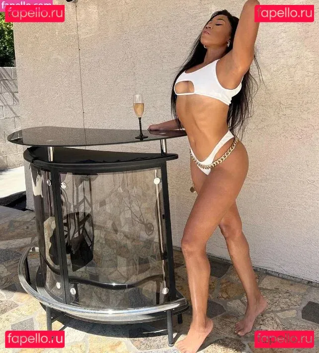 Ariane Andrew Onlyfans Photo Gallery 