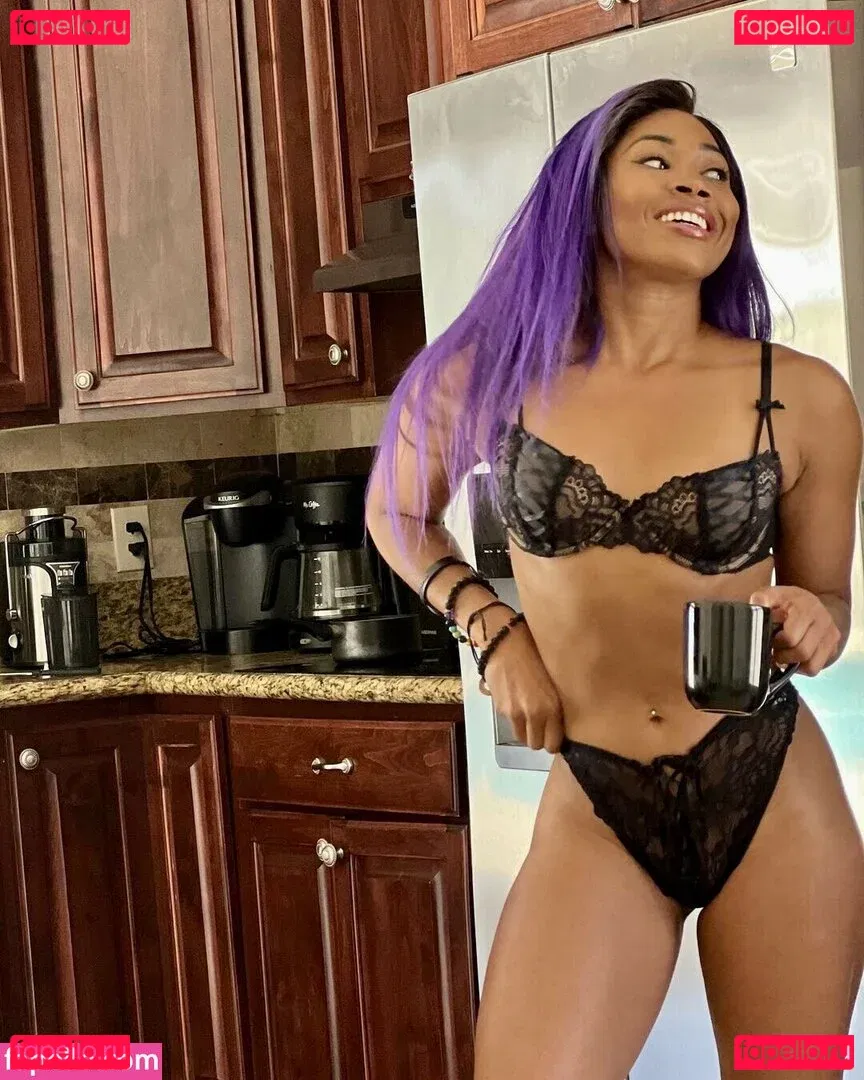 Ariane Andrew Onlyfans Photo Gallery 