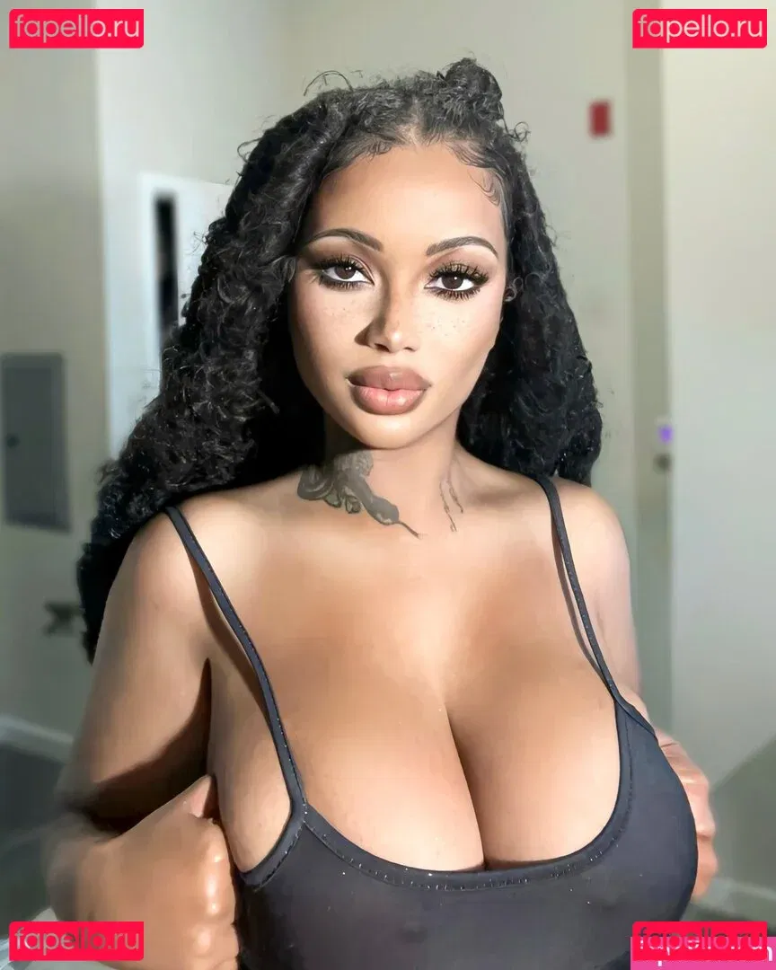 Raychiel Onlyfans Photo Gallery 