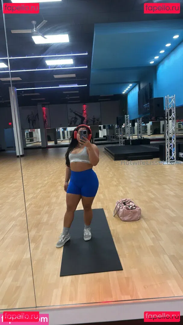 hotwifelisset Onlyfans Photo Gallery 