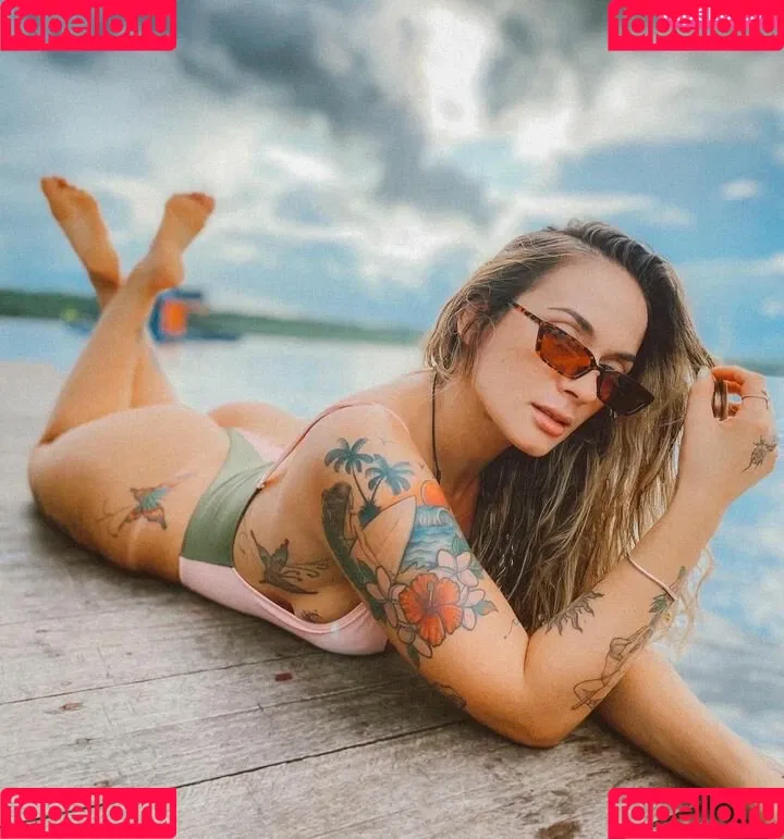 Sil Sexy Pole Onlyfans Photo Gallery 