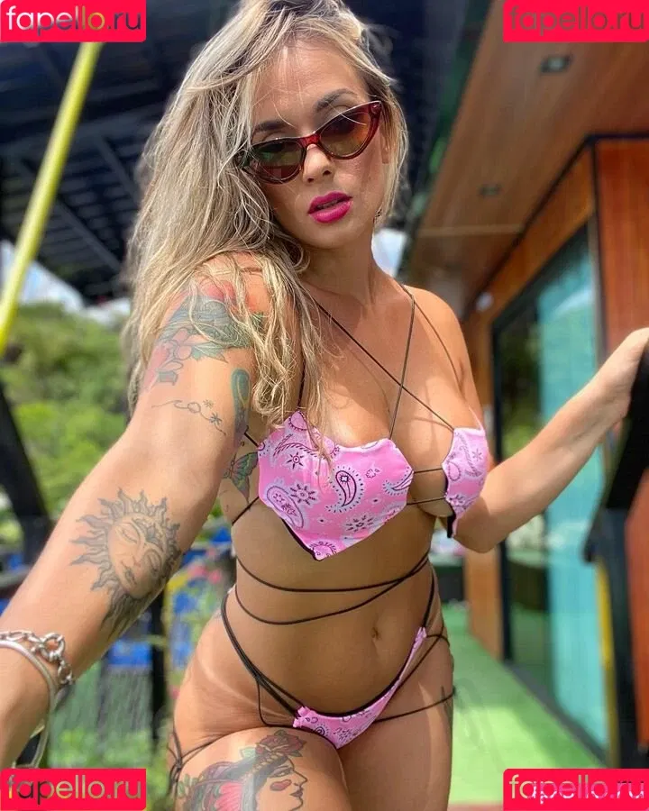 Sil Sexy Pole Onlyfans Photo Gallery 