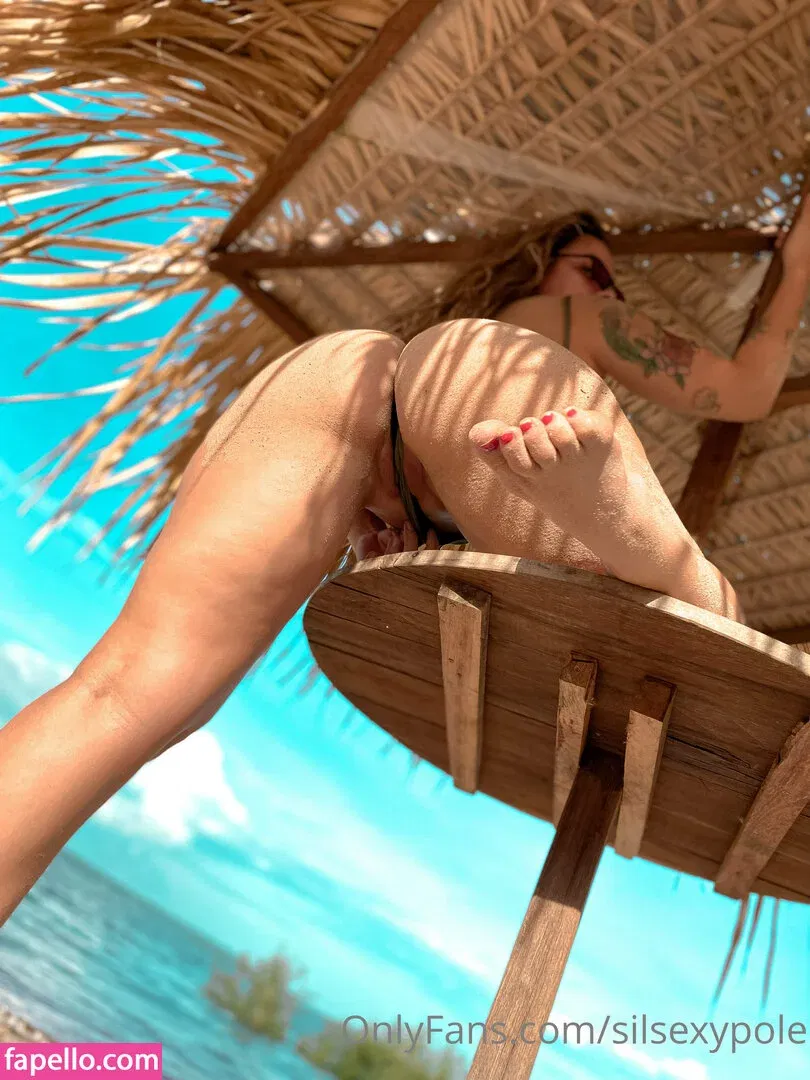 Sil Sexy Pole Onlyfans Photo Gallery 
