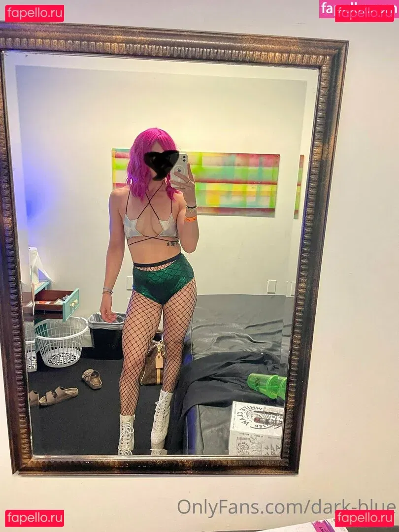 dark-blue Onlyfans Photo Gallery 