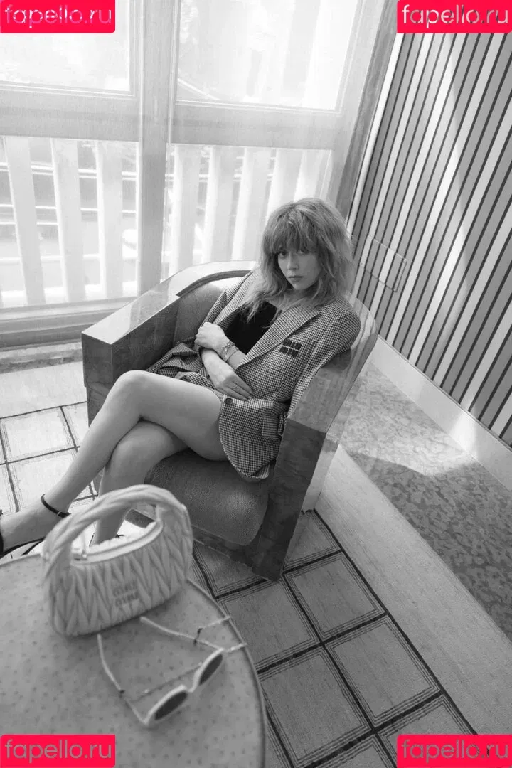 Natasha Lyonne Onlyfans Photo Gallery 