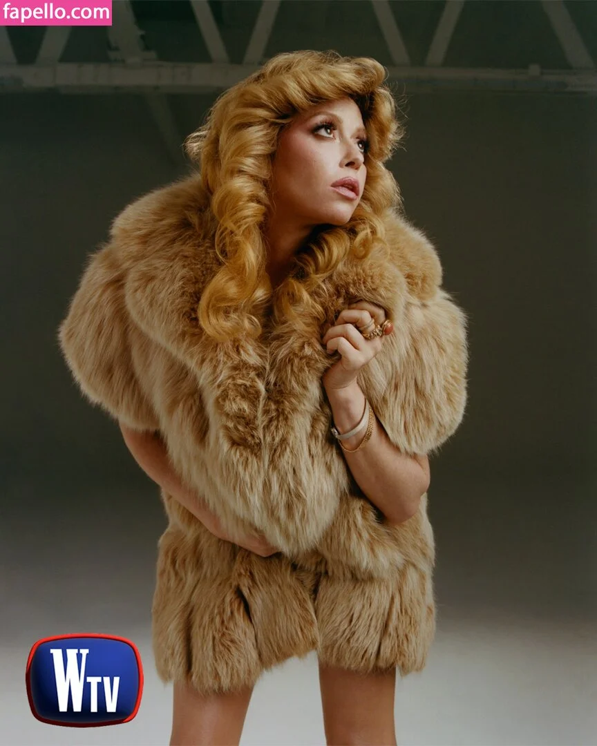 Natasha Lyonne Onlyfans Photo Gallery 