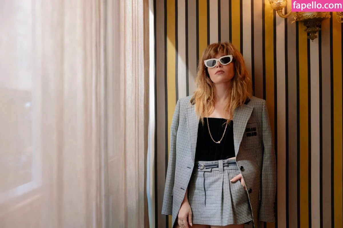 Natasha Lyonne Onlyfans Photo Gallery 