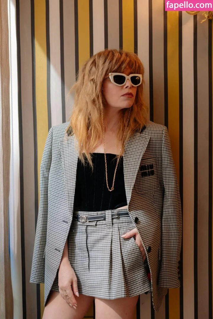 Natasha Lyonne Onlyfans Photo Gallery 