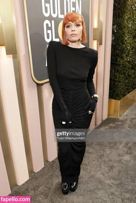 Natasha Lyonne Onlyfans Photo Gallery 