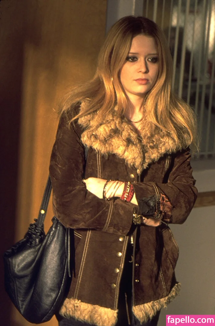 Natasha Lyonne Onlyfans Photo Gallery 