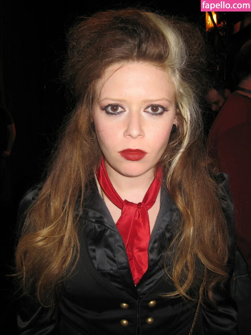 Natasha Lyonne Onlyfans Photo Gallery 