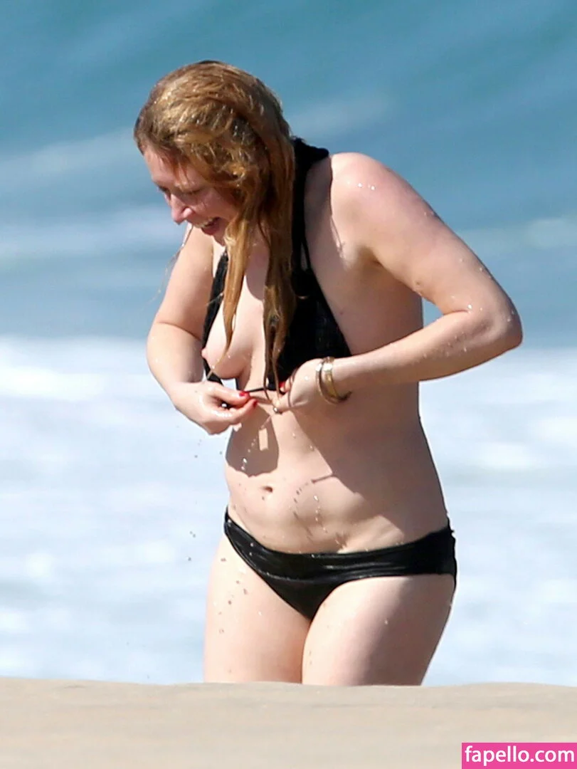 Natasha Lyonne Onlyfans Photo Gallery 