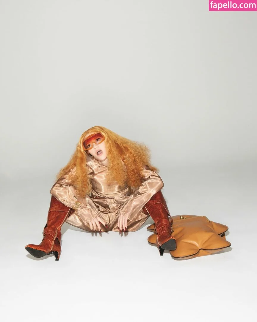 Natasha Lyonne Onlyfans Photo Gallery 