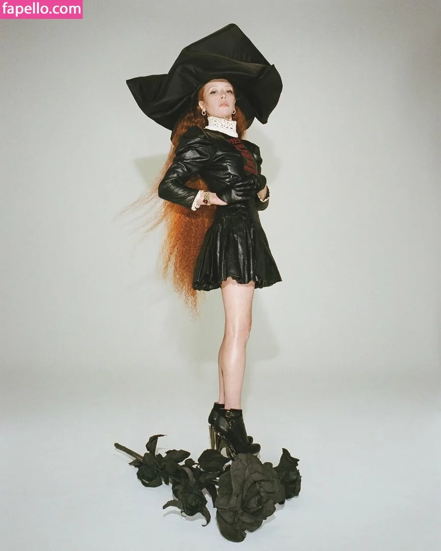 Natasha Lyonne Onlyfans Photo Gallery 