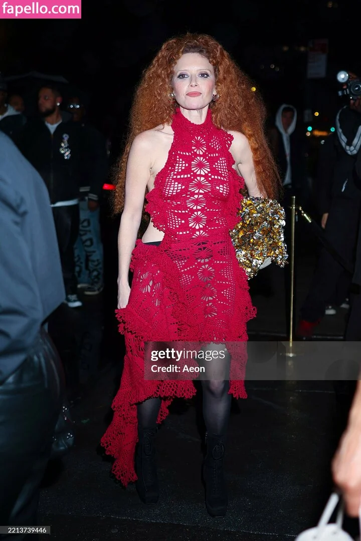 Natasha Lyonne Onlyfans Photo Gallery 