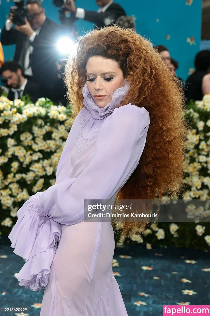 Natasha Lyonne Onlyfans Photo Gallery 