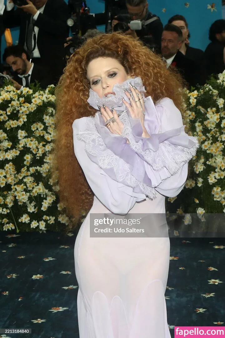 Natasha Lyonne Onlyfans Photo Gallery 