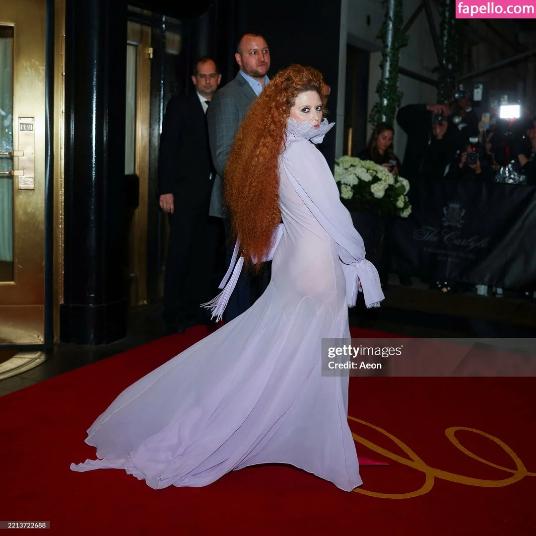 Natasha Lyonne Onlyfans Photo Gallery 