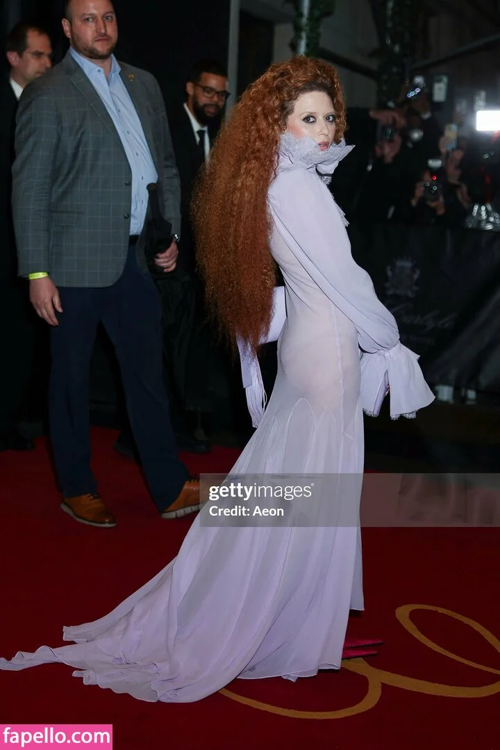 Natasha Lyonne Onlyfans Photo Gallery 