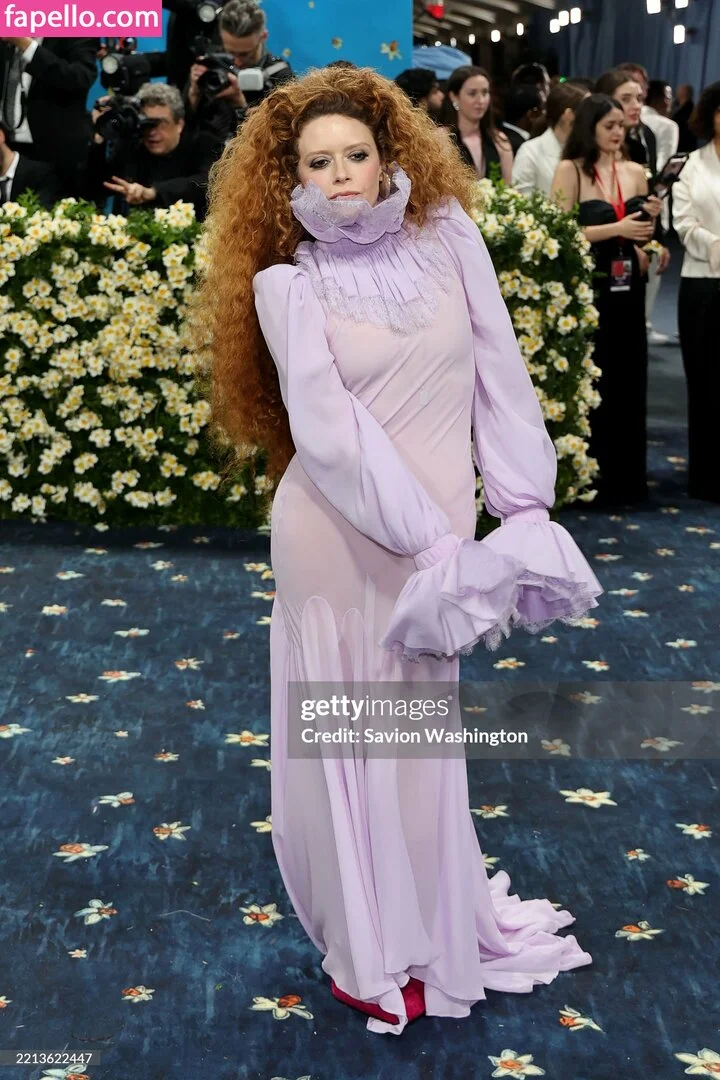 Natasha Lyonne Onlyfans Photo Gallery 