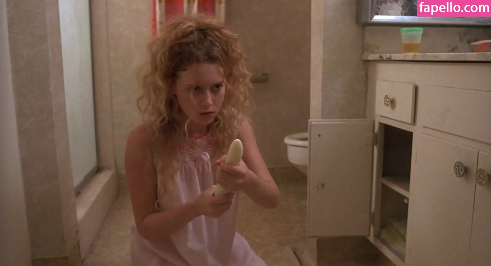 Natasha Lyonne Onlyfans Photo Gallery 