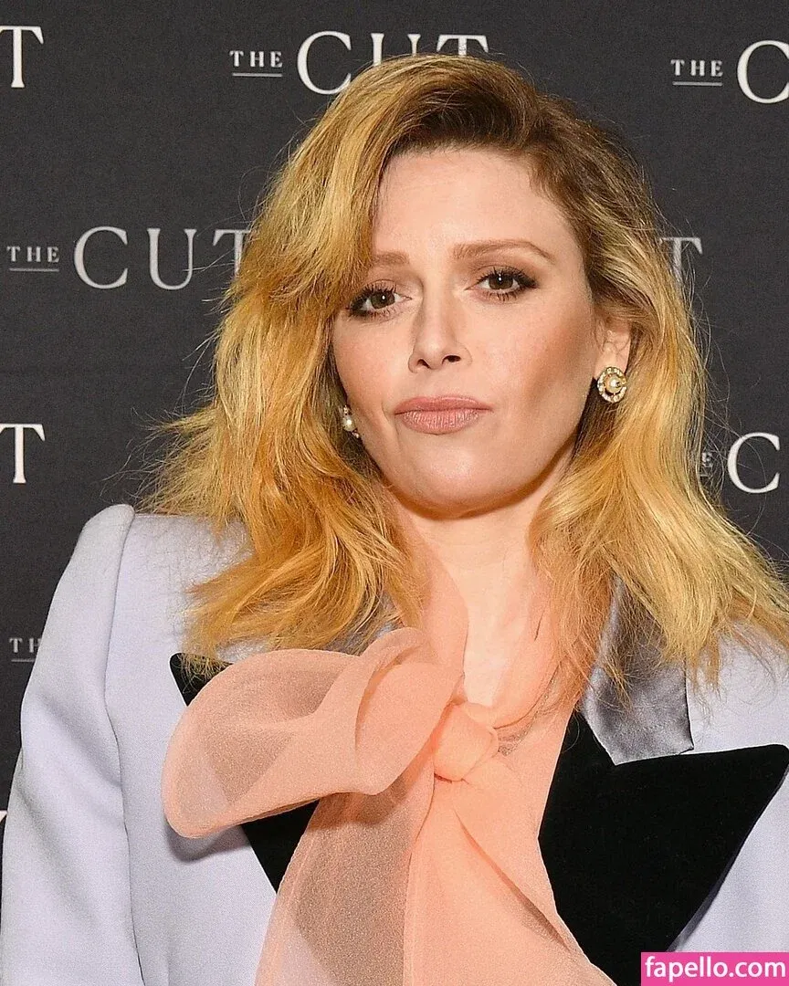 Natasha Lyonne Onlyfans Photo Gallery 