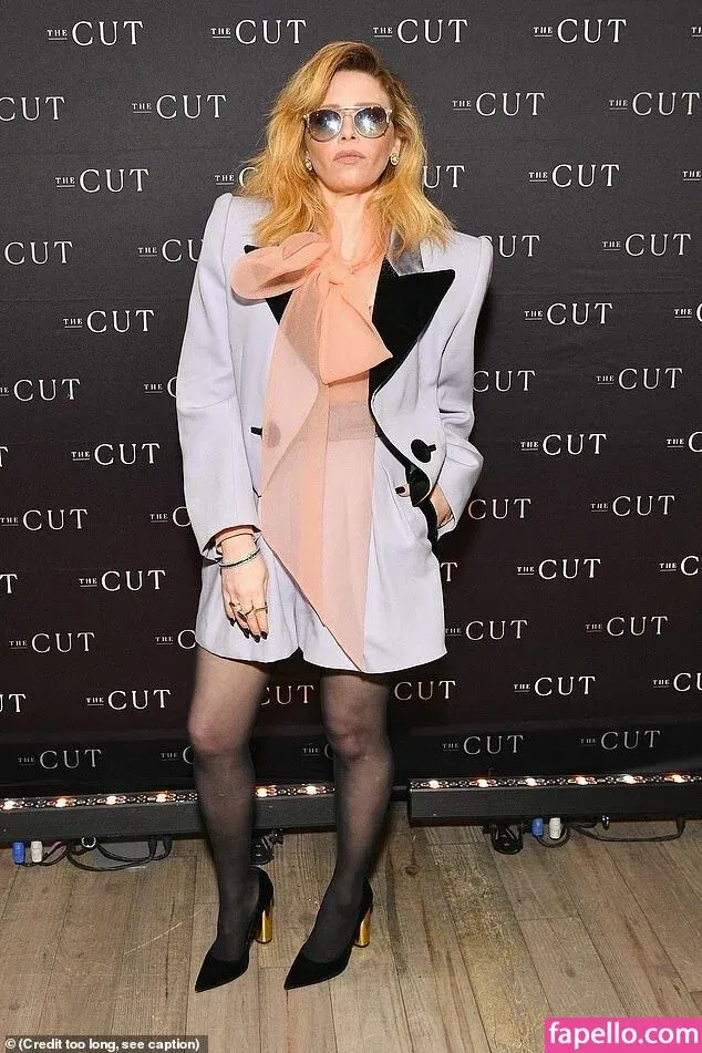 Natasha Lyonne Onlyfans Photo Gallery 